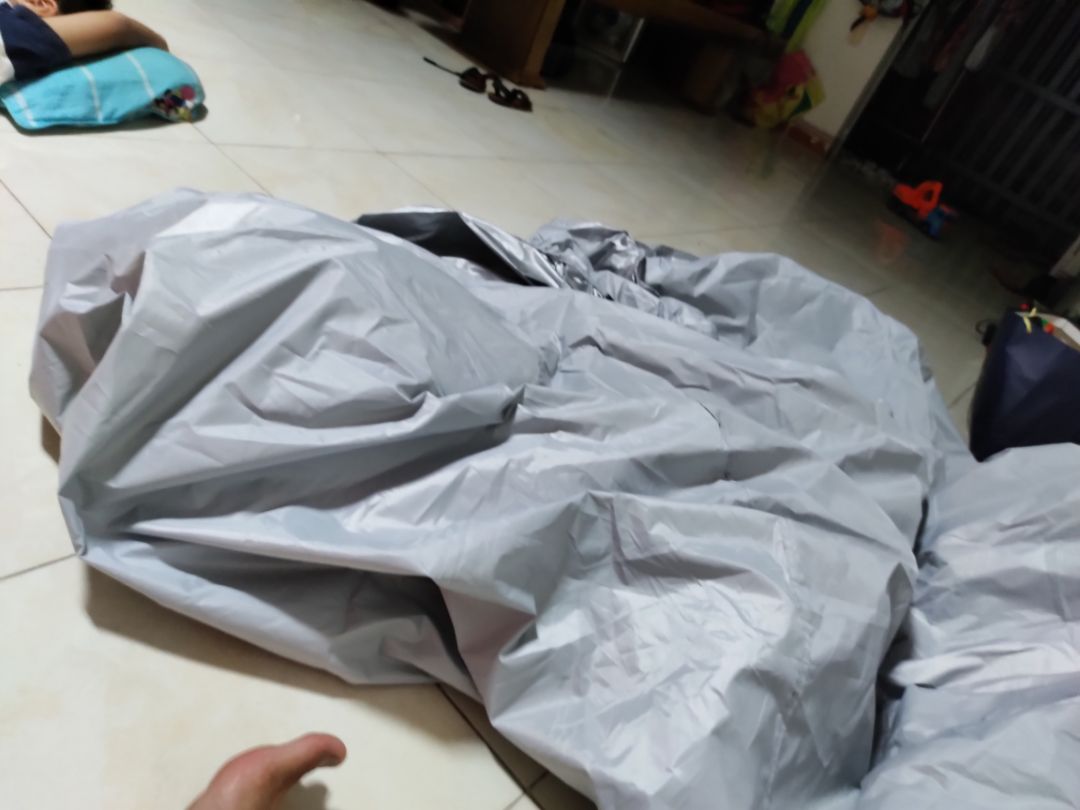 Rất không hài lòng, vì:
-Giao hàng không đúng màu sắc sản phẩm.
-Sản phẩm mỏng dính, sau một đêm sương ướt trong ướt ngoài.