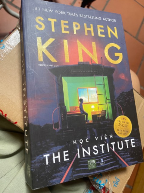Giao hàng nhanh chuẩn giờ. Hộp bọc sách kín nhưng sách có vẻ hơi cũ quá. Nội dung chưa đọc nhưng nhìn ngoại dung là hơi buồn rồi đó. Thui sách được giảm giá nên tạm chấp nhận vậy.