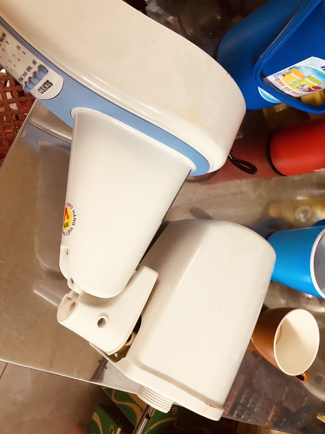 Mới mua về mà giống hàng cũ, chưa xài thử mà thấy không hài lòng rồi, có thể đổi cái khác được không