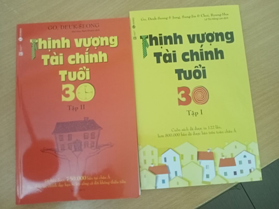 Mình mua sách này kho ở Hà Nội nên Tiki giao hàng siêu siêu nhanh luôn, tối hôm trước mình vừa đặt, trưa hôm sau mình nhận được hàng luôn. Anh ship cũng dễ thương mặc dù trời mưa gió lạnh, cảm nhận ban đầu mình thấy sách mới tinh được bọc trong túi nilon đóng gói cẩn thậnnnn