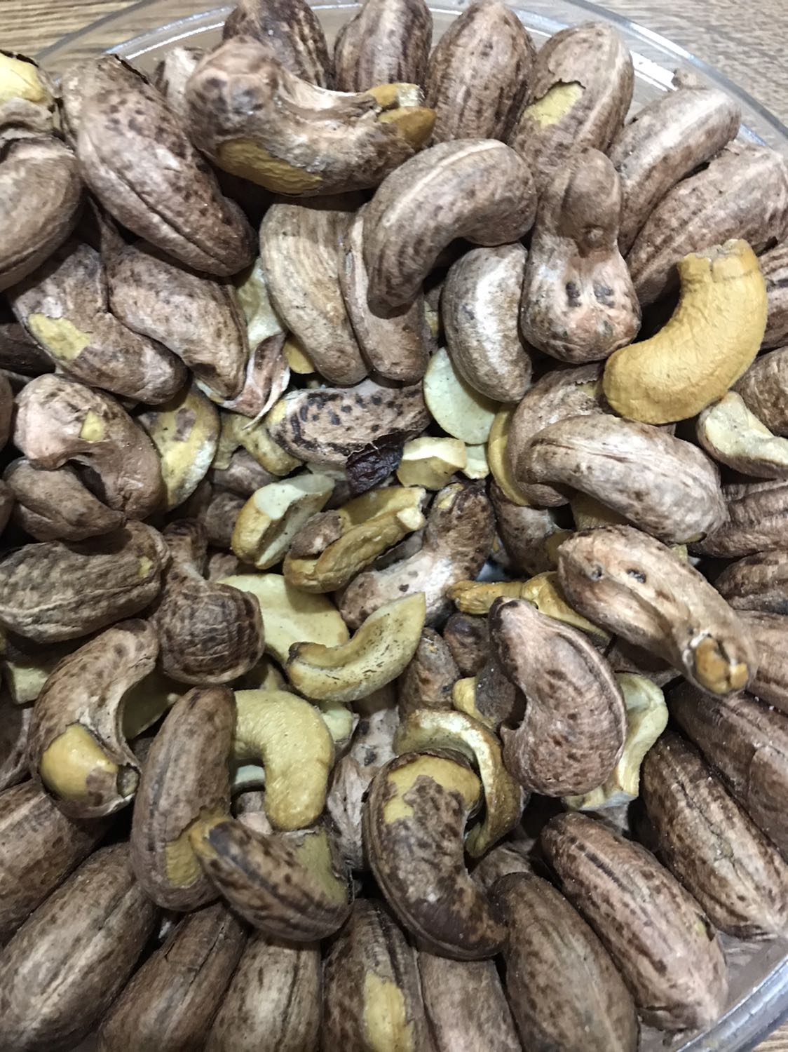 Lần này là lần thứ hai mình mua hạt đều online nhưng mình cực kỳ hài lòng vì đúng như mô tả ăn giòn thơm, tuy có một vài hạt bể đôi nhưng mình nghĩ shop chèn vào cho đủ ký vì hết chỗ chứ ko phải cố tình bỏ hạt bể đôi! Sếp đẹp như mô tả!