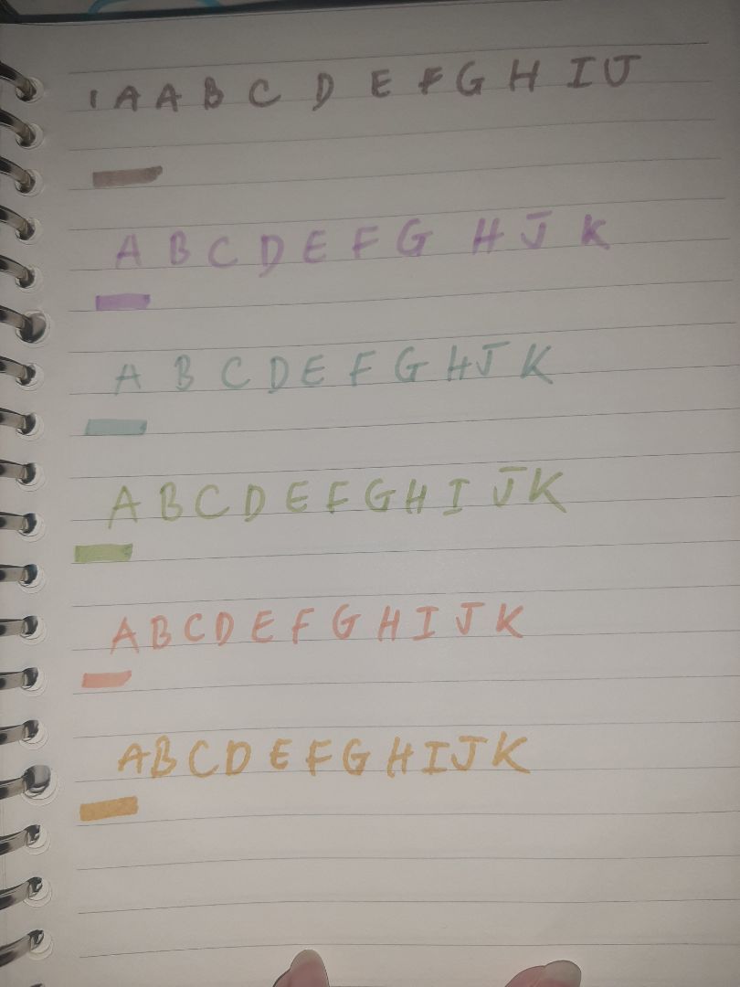 Mình đặt mua sp này cùng với sổ còng, cả hai đều của deli. *** thử trên giấy của sổ còng thì cho ra kết quả như ảnh 2, 3. Tổng quan, các cây bút mực khô nhanh, lên màu đẹp, không bị thấm qua trang sau, riêng cây màu vàng và đen lên màu hơi bị nhòe, hơi thấm qua trang sau. Khi *** thử trên giấy tập bình thường thì ra kết quả như ảnh 4, 5. Màu của tất cả các cây đều lên đẹp, không nhòe, không thấm qua trang sau. Tổng kết: Sản phẩm tốt, đáng tiền.
Giao hàng nhanh, gọn, đóng gói chắc chắn, sản phẩm khi đến nơi không bị hư hại, trầy xước.