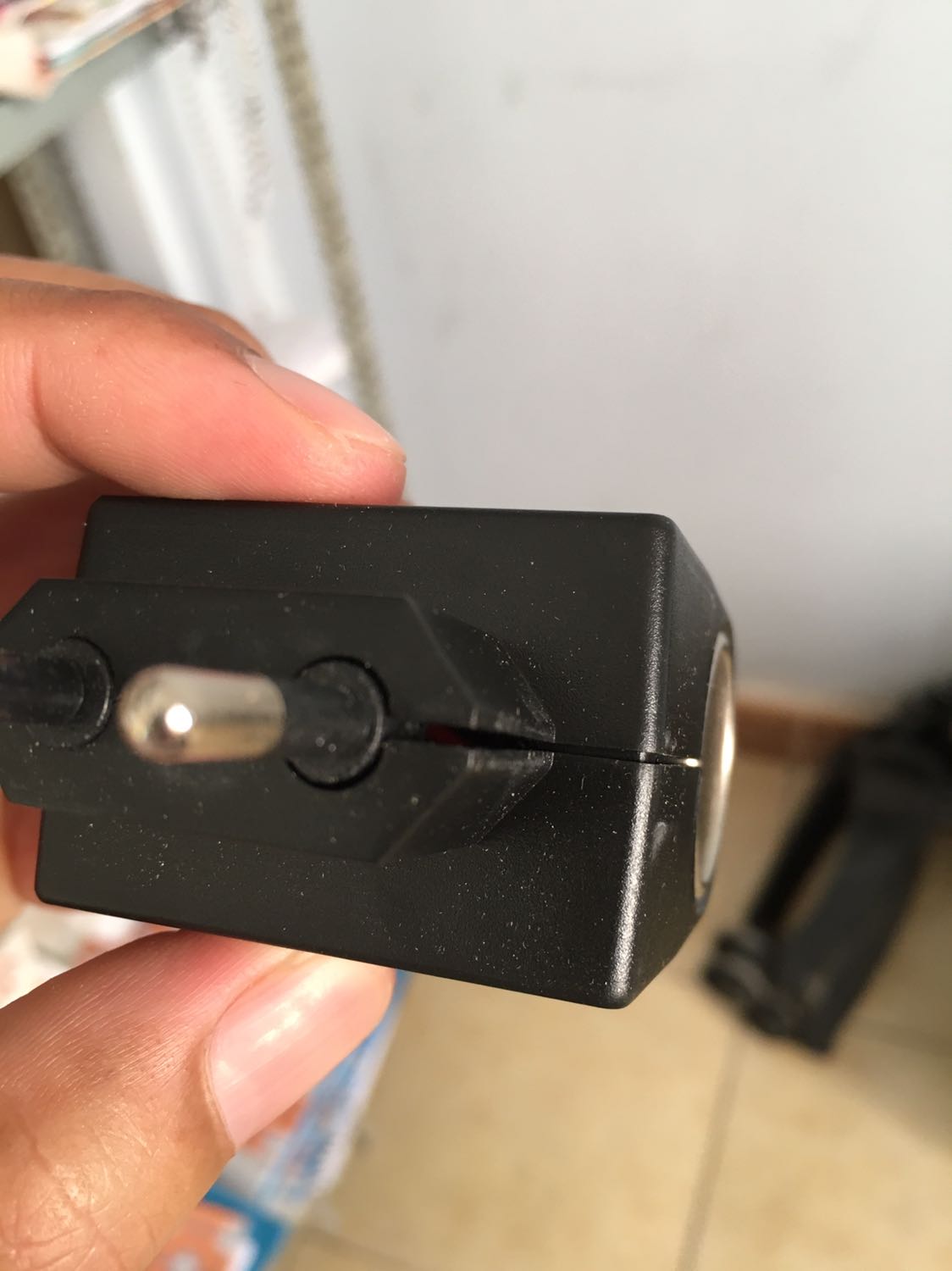 mới khui hộp ra mà bị hở rồi. Thấy hở nên ko biết có an toàn ko nên chưa dám sử dụng