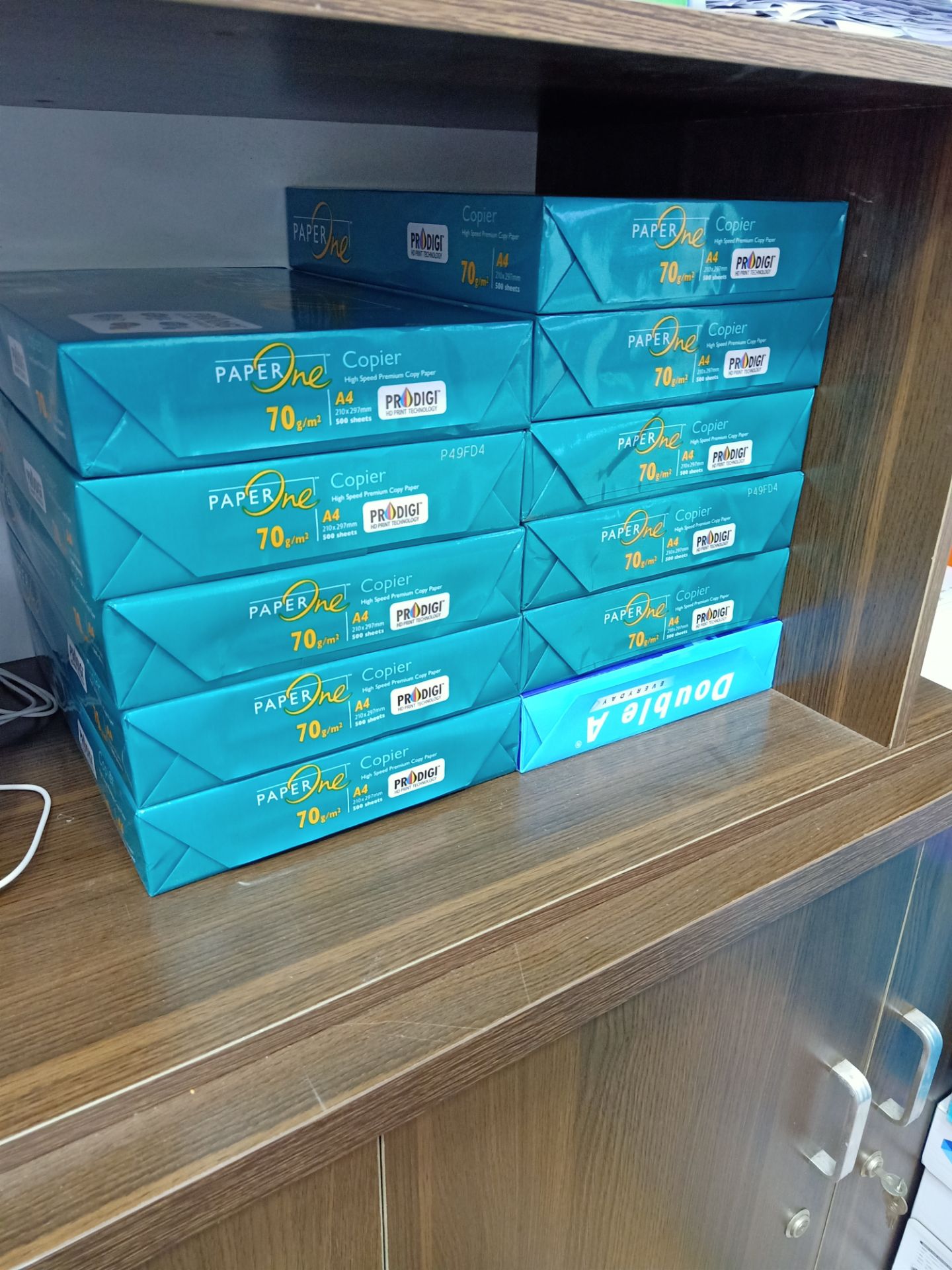 Giấy in dùng tốt, dày mịn, mực in đậm nét. Giá tốt. Chất lượng cũng ngang ngửa giấy DOUBLE A