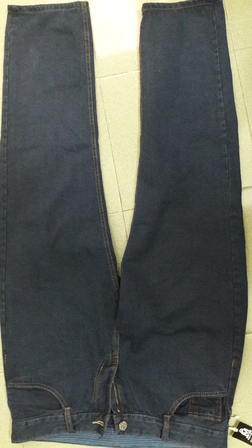 Mình đặt quần size 34 cũng tạm ổn, mà có điều ống quần suông thì chấp nhận nhưng ống to quá cỡ nhìn rất kỳ cục, và chiều dài quần quá ngắn size 34 mà ngắn lên tới mắt cá chân tui cao 1m72, chỉ may ngay túi rất ẩu tả, không tỉ mỉ cũng không lấy chỉ thừa ra nữa. Chất liệu vải cứng không co giãn ai mua nên cân nhắc. Giao hàng hơi lâu 1 cái quẩn 3 ngày mới giao nổi tới. Nói chung với giá vậy hàng vậy cũng đc.