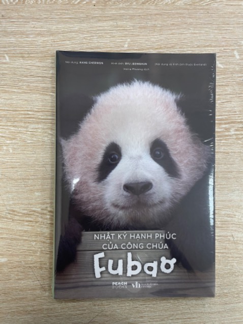 Ngày làm việc cuối cùng của năm 23 thì nhận đc ẻm, con bé đáng iêu lắm ấy. Sách ảnh đẹp, lịch cũng đẹp 🥰🥰🥰