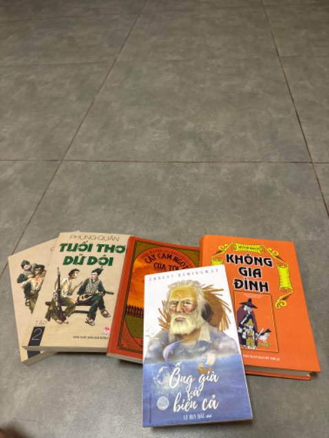 Sách thì ưu tiên chọn tiki. Bao nhiêu năm vẫn vậy, giao đúng hẹn, gói hành dễ thương cảm giác được trân trọng từng cuốn sách.