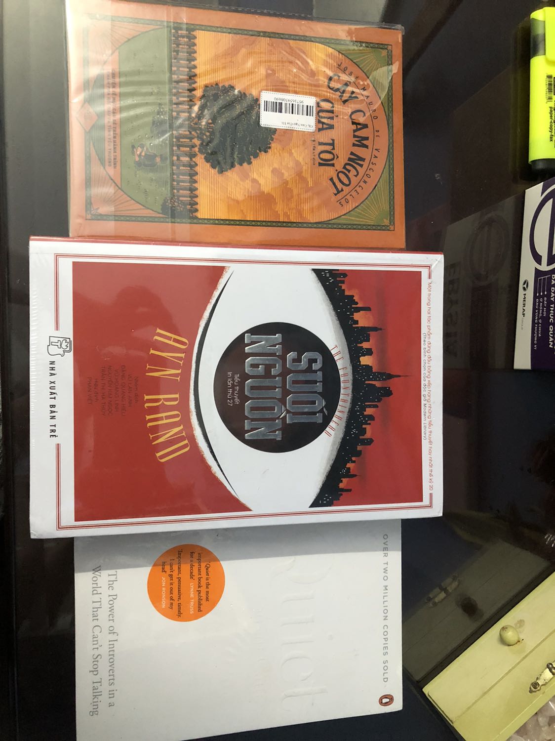 Hài lòng!
Giao hàng nhanh hơn dự kiến, đóng gói kĩ, có bọc giấy kính, sách tuy dày nhưng cầm rất nhẹ tay. Cảm ơn shop và Tiki!