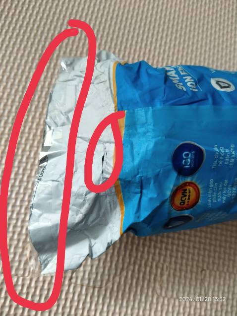 Lõi số 02 một đầu đã bị bóc dán lại bằng băng dính. Một chỗ bị rách. Vỏ bên ngoài không sạch sẽ. Mọi người tự cân nhắc.