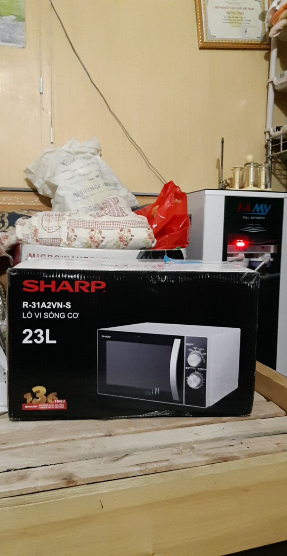 Giao hàng rất nhanh. Sáng đặt mua, chiều tối đã giao. Hàng không bị móp méo. Giá cả hợp lý và rẻ hơn chỗ khác. 
Mong Tiki luôn đồng hành và có trách nhiệm  cùng với  khách hàng  có giá cả cạnh tranh và chế độ chăm sóc khách hàng tổt. Like...Like...Like . vote five stars. Giao hàng rất nhanh. Sáng đặt mua, chiều tối đã giao. Hàng không bị móp méo. Giá cả hợp lý và rẻ hơn chỗ khác. 
Mong Tiki luôn đồng hành và có trách nhiệm  cùng với  khách hàng  có giá cả cạnh tranh và chế độ chăm sóc khách hàng tổt. Like...Like...Like . vote five stars.