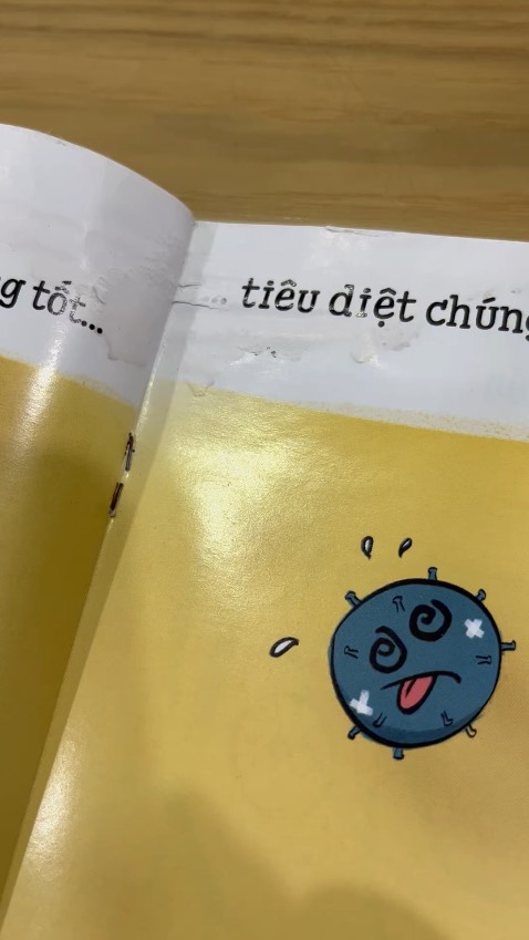 Đặt 6 cuốn  truyện Cổ Oai ơi nhưng tập “ chích ngừa là cần thiết” bị ướt các tờ bị dính vào nhau gỡ ra bị rách 🥲.