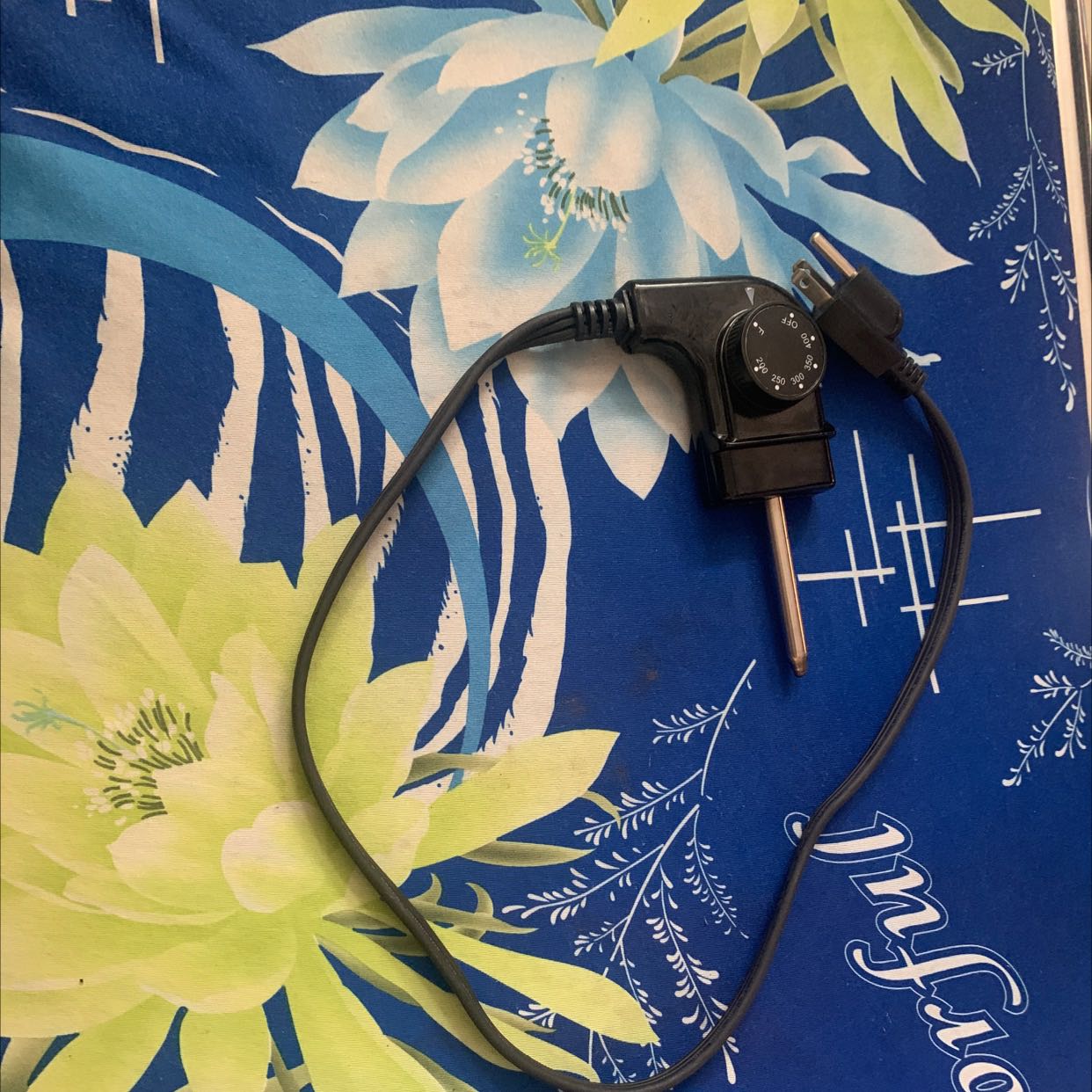 Bếp thì mình hài lòng, còn phần dây điện mình ko hài lòng vì chui lỏng và dây quá ngắn, lúc trước mình cũng mua một bếp nhưng rất ok còn mua của shop này ko hài lòng mỗi lần nướng phải lấy băng keo dáng chui điện lại. Còn ko thì bị lỏng ko kết nói với bếp đc buồn và thất vọng