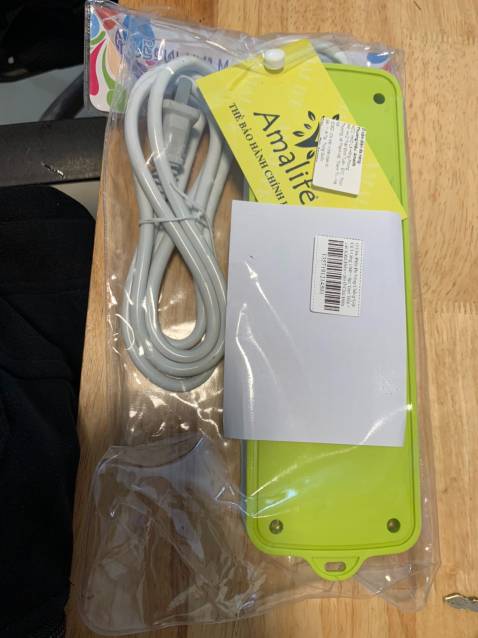 Quá ư là tiện lợi, 1 ổ cắm mà có tới 6 ổ cắm, 3 ô sạc USB. dùng cho bàn  làm việc chung 4-5 ng cắm labtop, thay nhau sạc đt thoải mái luôn. thích quá
Giá thì siêu rẻ, độ bền thì chưa nói đc do mới dùng thôi
 Cám ơn TIKI nhiều nha