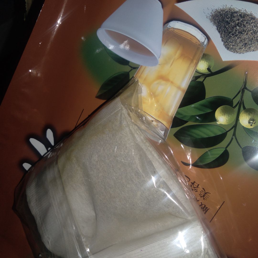 Sau cú sốc đầu đời, Uyên bắt đầu thay người lớn quán xuyến mọi công việc trong gia đình, từ nấu nướng, dọn dẹp nhà cửa, chăm sóc, bảo