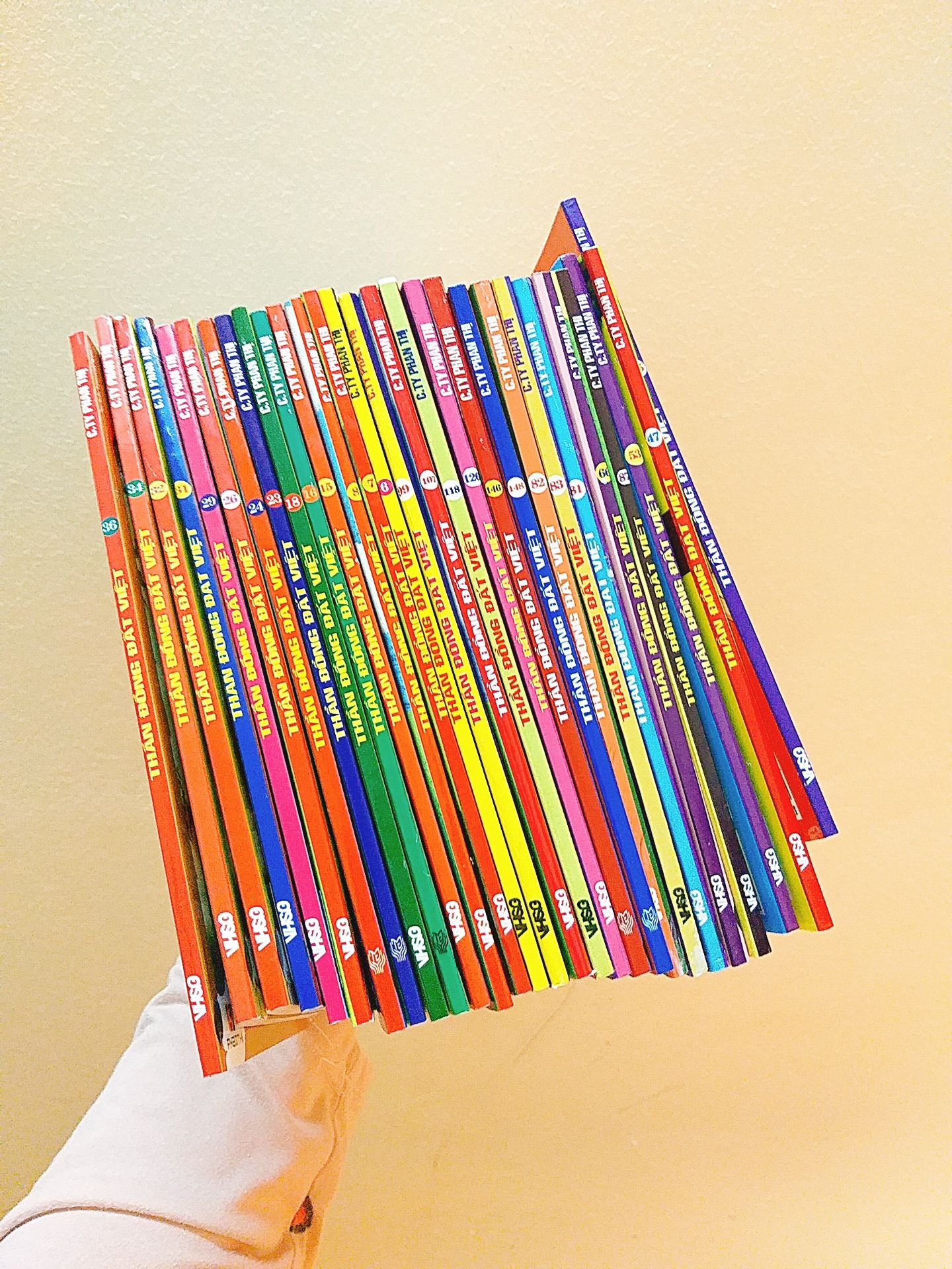 Màu sắc đẹp mắt, truyện phù hợp dành cho các bé, đóng gói cẩn thận