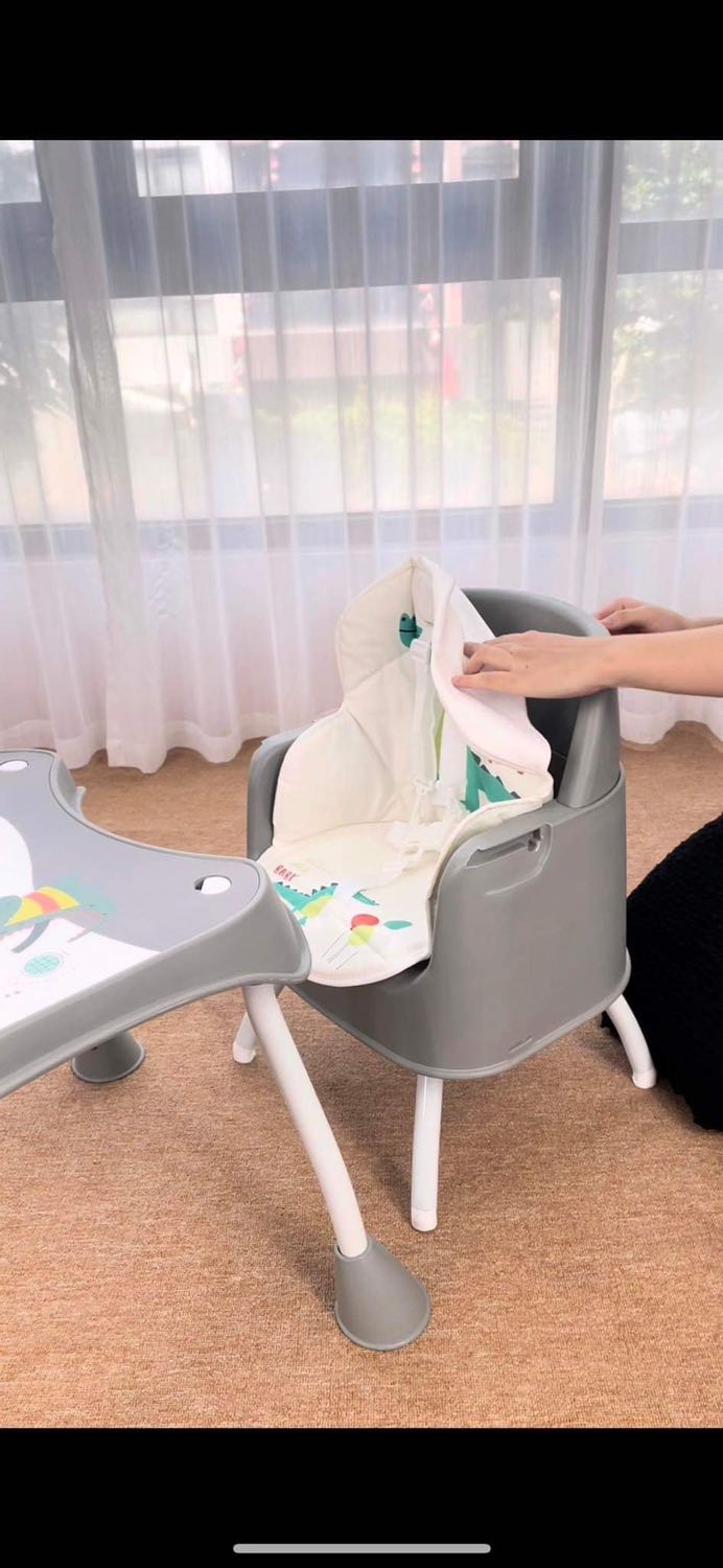 Ban đầu còn lăn tăn nhưng khi nhận hàng thì thấy hàng cực ok so với giá tiền bỏ ra, hình xinh, ghế chắc chắn, nhiều chức năng tính ra mua 1 mà được tận 4, khá tiện lợi, mẹ nào đang lăn tăn thì nên tham khảo ghế này nhé