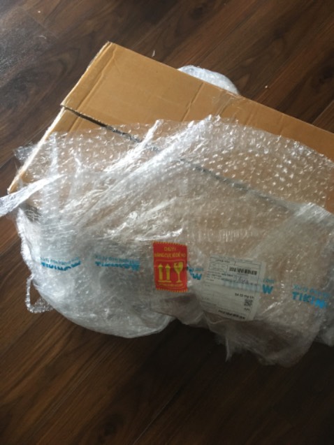 Kệ siêu đẹp và siêu chắc nha mọi người. Thùng nước 20lit để lên mà cũng ko hề hấn gì cả. Shop đóng gói đẹp và chắc chắn.Sản phẩm xứng đáng với giá tiền. Sẽ ủng hộ shop tiếp!!