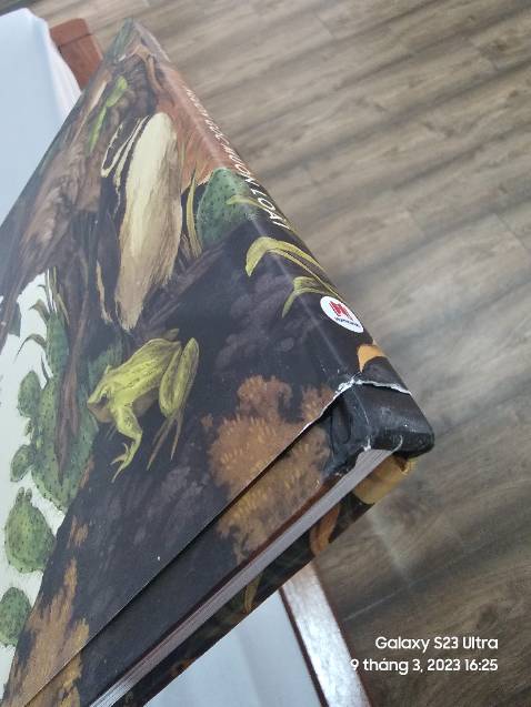 Giao sách cũ, nhăn góc tùm lum. Không có bao màng co. Thất vọng. 
.
Update: Tiki đã hỗ trợ mình đổi lại quyển khác đẹp hơn. Thanks.