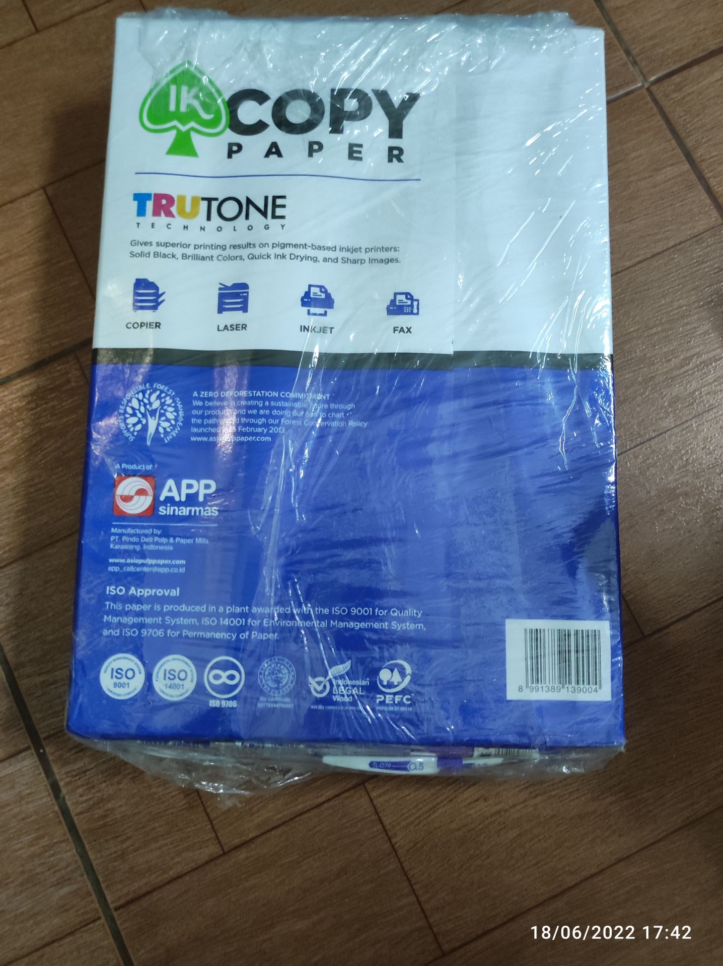 đặt đơn 10 bút và 2 tập giấy thì lại giao 1 nửa, chỉ 5 bút và 1 tập giấy