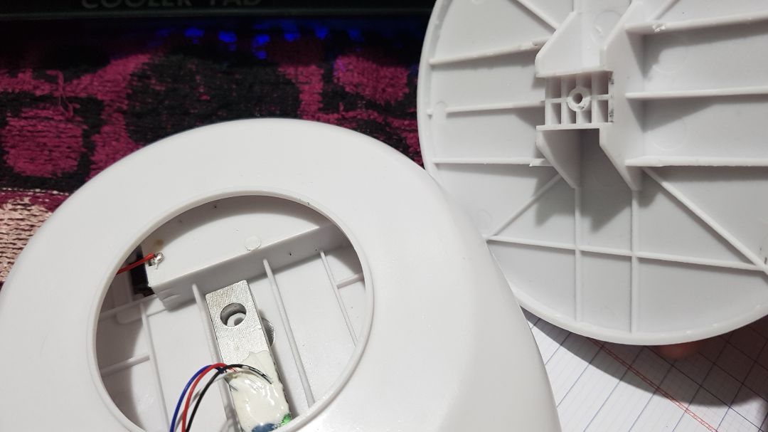 ko chắc có fải do phía vận chuyển hay ko nhưg khi vừa mới nhận đc hàg & kiểm tra thì thấy tan hoang như vầy. ko nhẽ lại f mua máy #? mông lung như 1 trò đùa