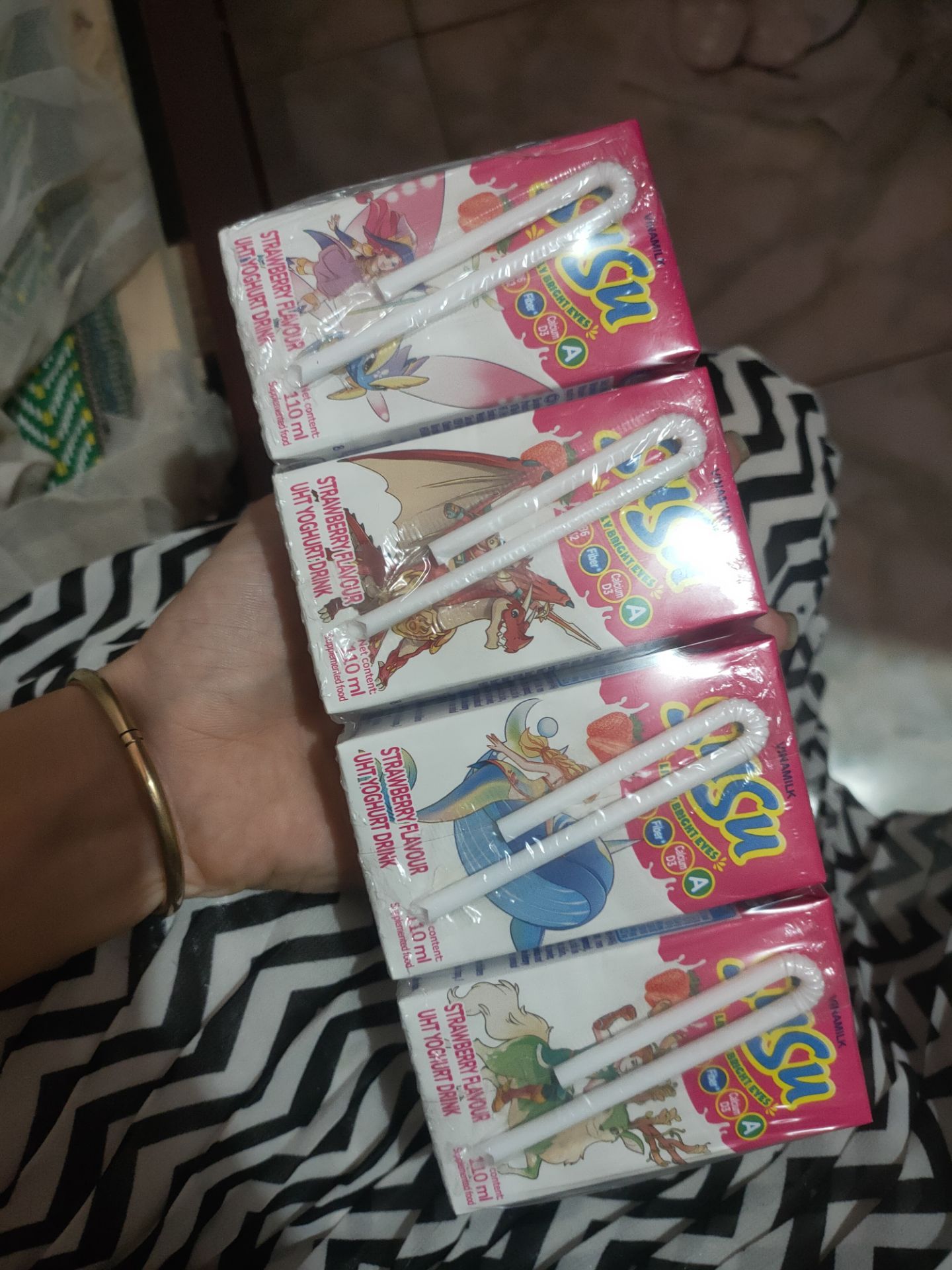 sữa thơm ngon, date xa, giao hàng nhanh, sữa nhiều hình con nhà mình rất thích luôn