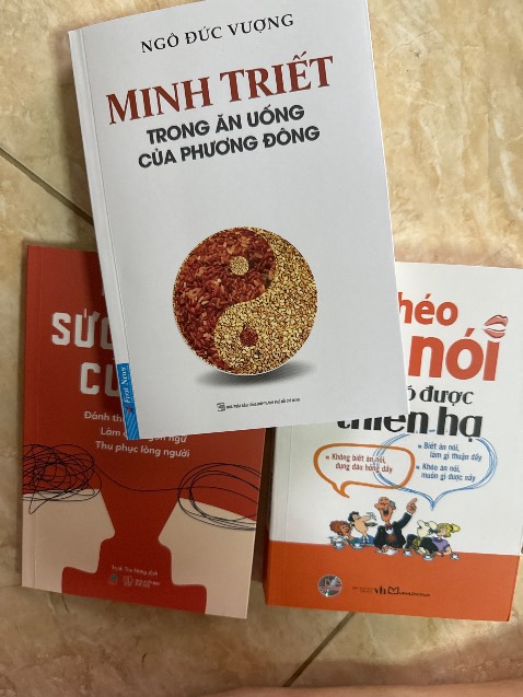 Sách này chính hãng là quý rồi, không như những quyển sách kia mua cùng nhìn “cấu hình” thật chán.