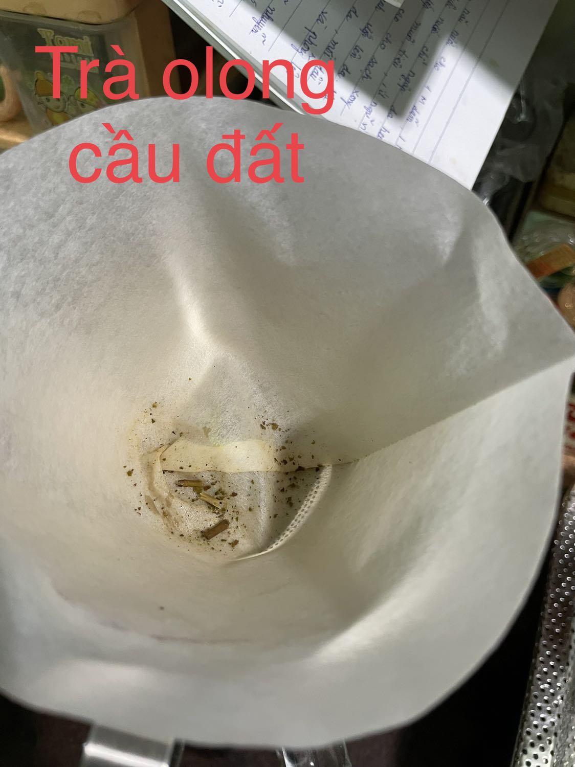 Trà thơm. Nhưng lọc thấy cặn nhiều nếu so với trà ôlong (cùng lượng pha sẽ thấy rất nhiều cặn).