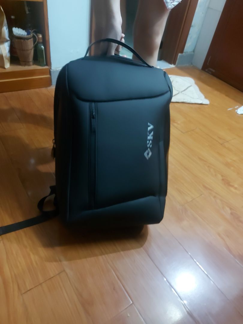 cặp đẹp, rộng rãi, có ổ sạc