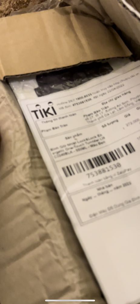 Cũng là shop tick xanh uy tín chứ không phải là nơi bán hàng lẻ nào nhỏ cả, nhưng mà thật sự rất thất vọng khi nhận được hàng, sản phẩm đóng không kín nước đổ ra không biết làm cách nào khắc phục, giá cả cũng không hề rẻ so với mặt bằng chung sản phẩm, nhưng nhận lại là sự chăm sóc khách hàng không có tâm trong khi là 1 shop có uy tín, nếu sản phẩm đã không tốt sẵn thì tại sao không thẩm định trước khi bán?? Thôi coi như là 1 bài học, mong shop sẽ có khắc phục chứ như vầy rất thất vọng về sản phẩm