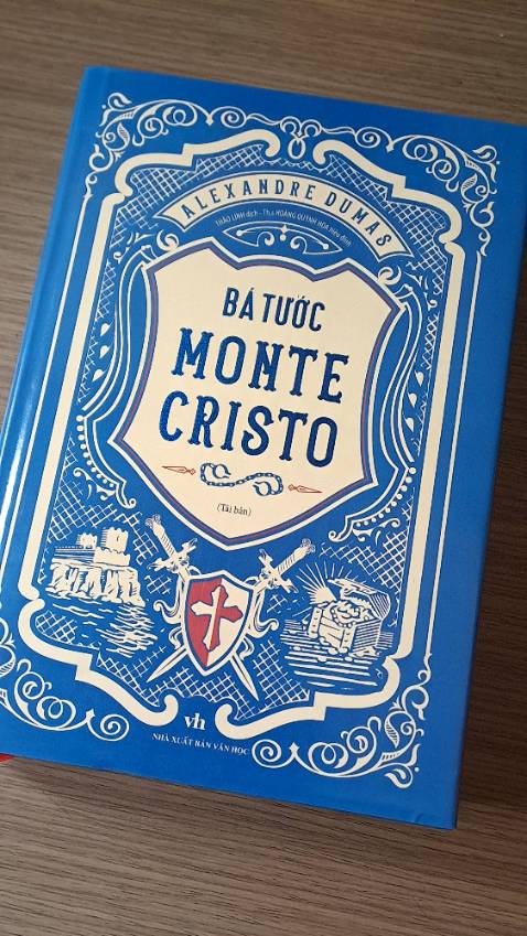 giao siêu nhanh, sách to dày, nặng, cầm chắc tay và không có lỗi, bìa đẹp, giá rẻ đáng muaaaa