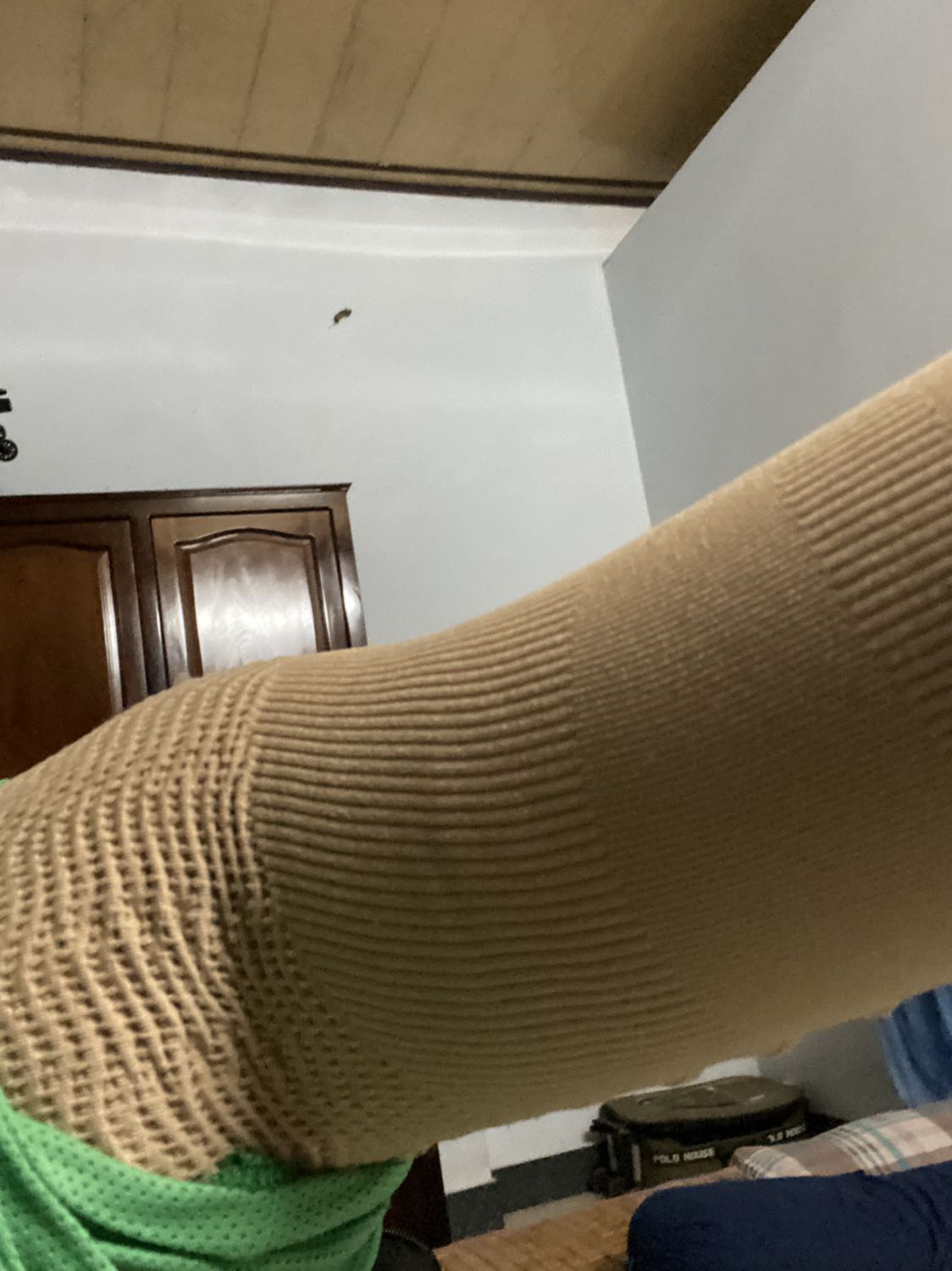 Độ bó của áo chưa đủ để định hình; áo mặc vào cứ bị cuốn lên rất khó chịu. Nói chung là tác dụng định hình bằng 0, mua uổng tiền.