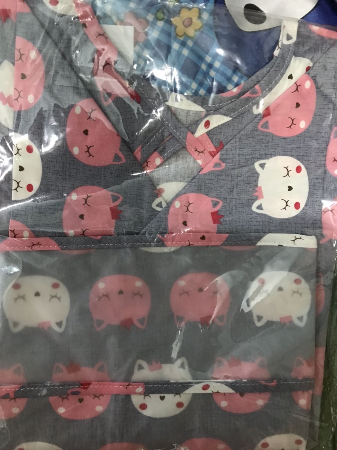 Ghế màu hồng dễ thương, nhưng mức 2 và 3 không chắc chắn. Bé ngồi hay bị nghiêng. Giao hàng nhanh. Được tặng kèm áo yếm Ghế màu hồng dễ thương, nhưng mức 2 và 3 không chắc chắn. Bé ngồi hay bị nghiêng. Giao hàng nhanh. Được tặng kèm áo yếm