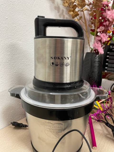 Cối to xay đc khá nhiều thịt 1 lúc, xay nhanh chóng, làm thịt xay tại nhà an toàn sạch sẽ rất yên tâm