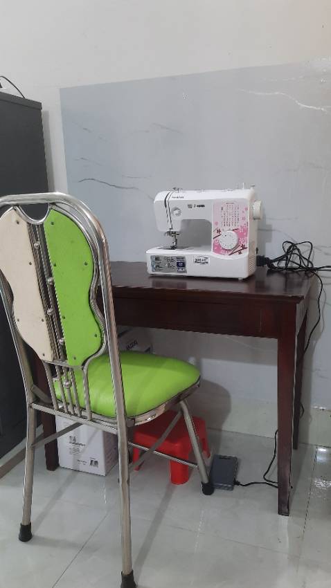 Tiện lợi và dễ sử dụng. Máy chạy êm. Cho hỏi dùng sút kim loại được không shop? Cho có 4 sút nhựa sao mà đủ