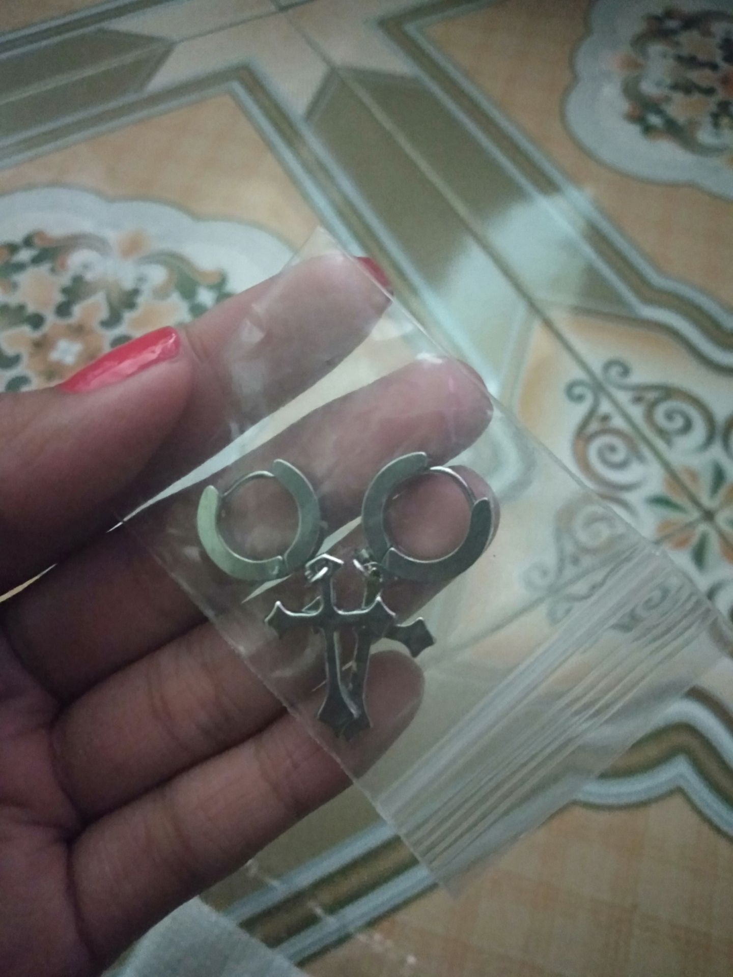 khác hoàn toàn với mẫu trong hình, khá thất khi nhận hàng khác hoàn toàn với mẫu trong hình, khá thất khi nhận hàng