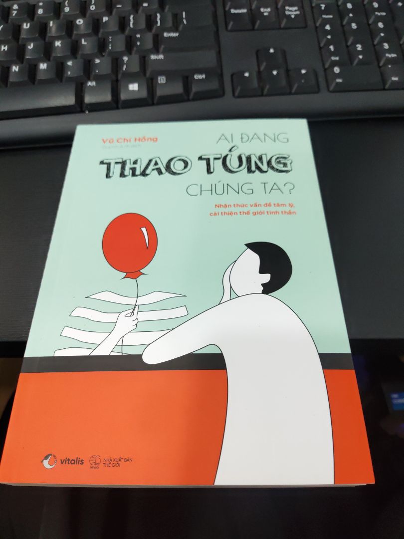 sách bơi bụi, lau là được, đóng gói không chống sốc nhưng sách vẫn ổn