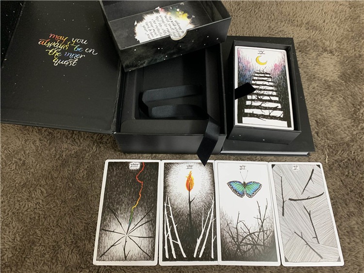 Tuyệt, mua được giá sale rẻ ko tưởng, ko nghĩ là bài tarot auth cũng có hàng tại VN, Fahasa ơi mai mốt đem thêm ít bộ về nữa nha ^^