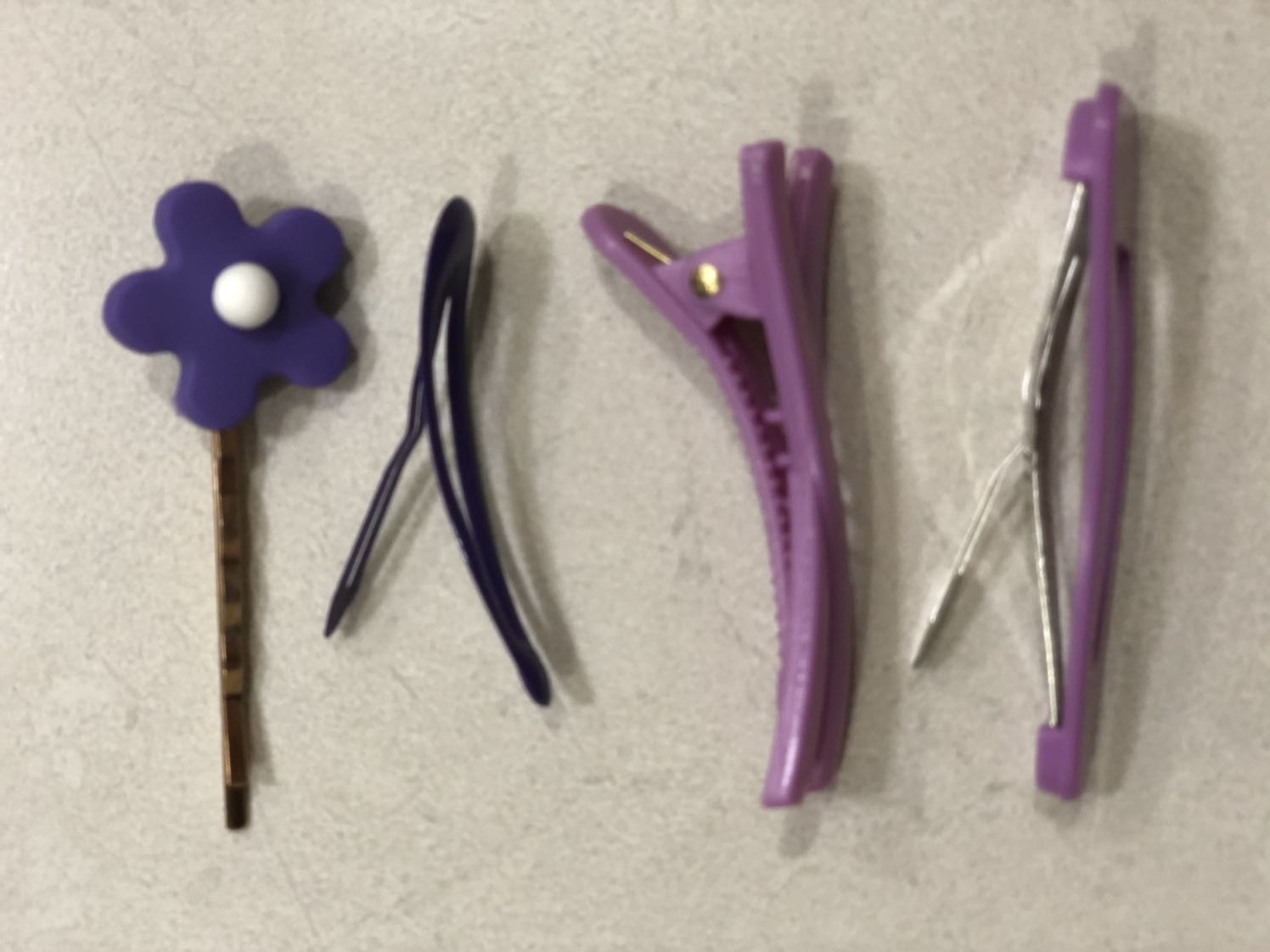 Sp có mẫu mã giống như hình nhưng chất liệu bên ngoài không giống lắm. 4 cây màu tím nhạt nhìn là ko muốn sử dụng. 
2 cây kẹp bật màu tím nhạt bị trầy trụa khá nhiều.
Tôi muốn trả lại Sp. Sp có mẫu mã giống như hình nhưng chất liệu bên ngoài không giống lắm. 4 cây màu tím nhạt nhìn là ko muốn sử dụng. 
2 cây kẹp bật màu tím nhạt bị trầy trụa khá nhiều.
Tôi muốn trả lại Sp.