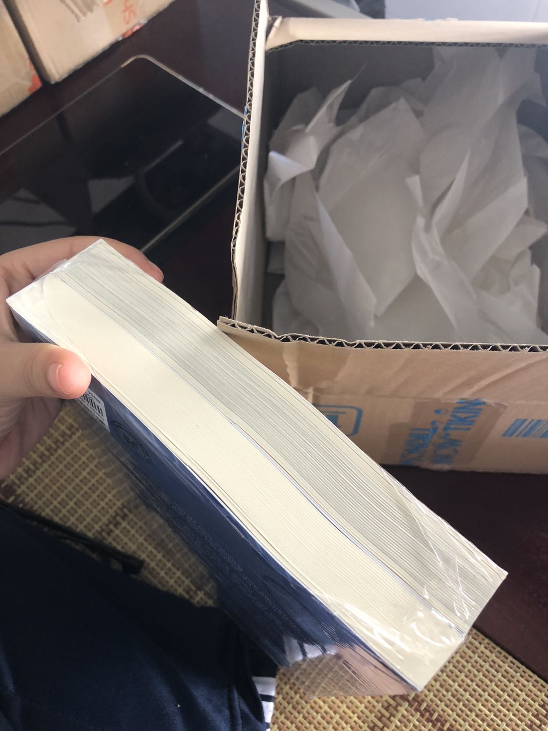 Cảm ơn Tiki, sách bao bọc mới tinh luôn, lúc đầu đọc review thấy mấy bạn sao nói sách cũ sợ lắm nhưng mình đặt mới biết Tiki chất lượng lắm nha, mấy cuốn khác mình mua cũg ổn áp, rất tuyệt luôn, nội dung sách này lôi cuốn, k phải là sách kĩ năng sống, mà là sách tạo cho ta lỗi sống lành mạnh, bằng khả năng đặc biệt của tác giả sẽ dẫn ta đến thế giới kì thú của các loại thực phẩm tốt cách phòg điều trị đúng về bệnh phổ biến khó trị hiện nay, đảm bảo k hối hận khi chọn sách, với cả lối trình bày chữ rất dễ đọc luôn ?