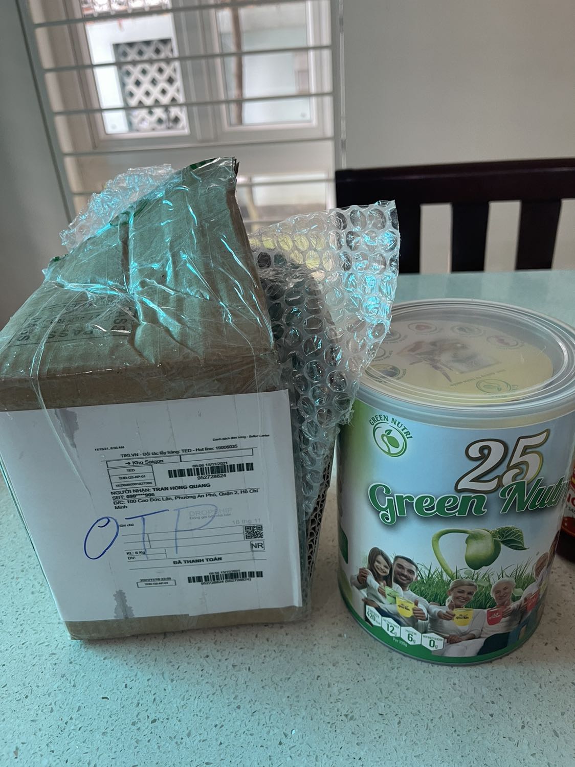 Sao đơn hàng 6 hộp mà giao có 1 hộp :((. Mình cũng cấp mã OTP cho nhà nhận như vậy có mất 5 hộp không? :((