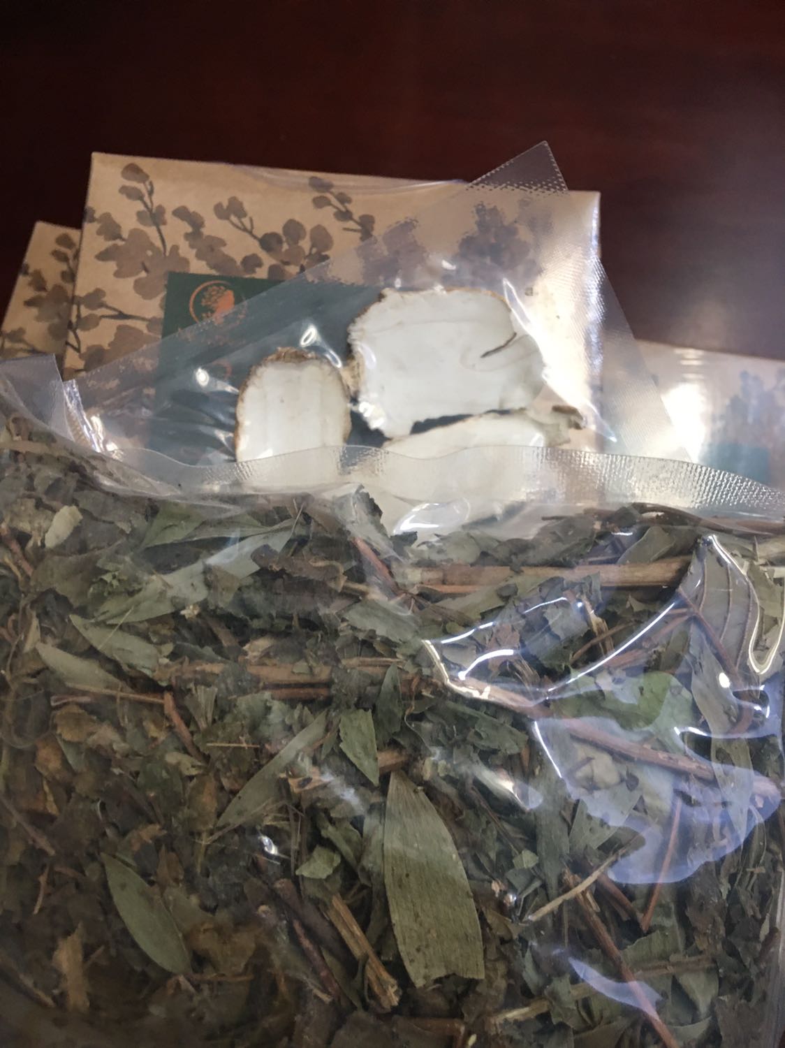 Nhận hàng đúng thời gian dự kiến. Lá xông rất là thơm. Chưa sử dụng nên chưa biết công dụng thế nào.
Cảm ơn tiki đã giao hàng nhanh chóng và đầy đủ
Zzz zzz zzz ccc xxx xx ss d fjkk kkkk zzz mmmm zzz dd fff w rdr â. Gh jkk đ ccc