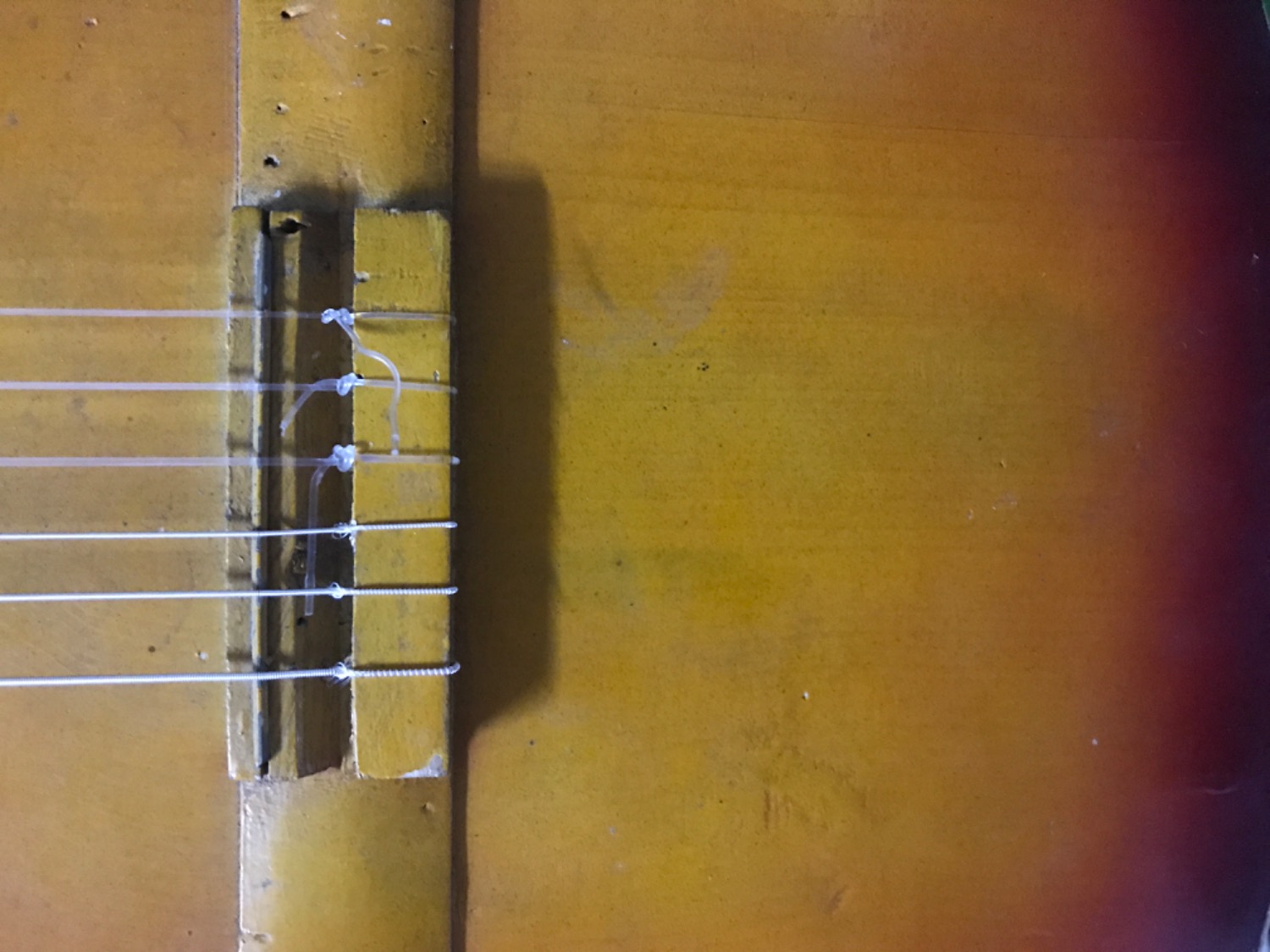 Sản phâm ok. Đúng chất lượng. Mới đầu cột không đúng căng dây không lên. Sau thì phát hiện ra chổ đó cột chặt lại mới lên dây được.