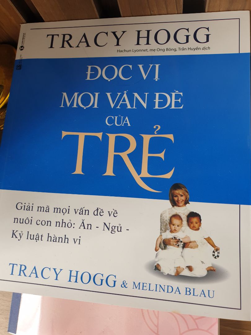 Mua sách qua tiki yên tâm được đóng gói cẩn thận. Sách hay, nhiều vấn đ3ef thú vị để hiểu con nhỏ, nhất là với người lần đầu làm cha mẹ.
