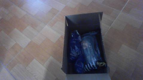 Sao tôi chỉ nhận được mỗi  bảo vệ ống đồng và tất đá bóng thôi vậy còn găng tay thủ môn lại không thấy