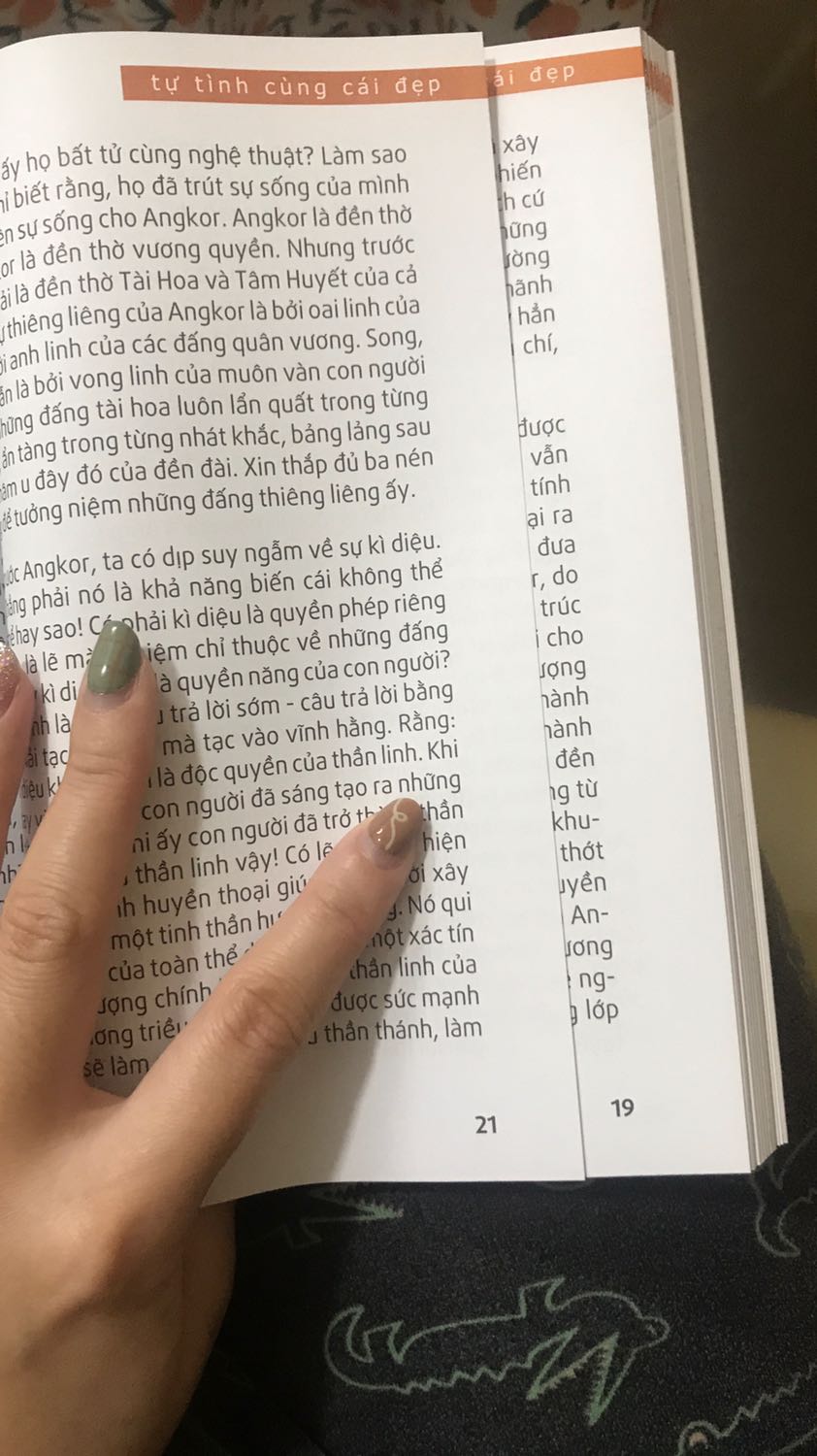 Nội dung sách mình ko bàn tới mà cái khiến mình vô cùng bực mình ở đây là số trang ghép sai lung tung hết cả lên. Mới đọc vài chục trang đầu đã loạn hết thứ tự trang như này thực sự là 1 trải nghiệm quá chán đối với người thích đọc sách như mình. Ở đây ko cho đánh giá 0 sao nhỉ chứ ko thì mình cũng muốn để 0 sao lắm. Ảnh mình chụp đều là các trang liên tiếp nhau đấy, còn nữa cơ mà tiki chỉ cho up 5 ảnh nên up đại diện cho bên bán sách xem. Bực mình thật sự luôn!