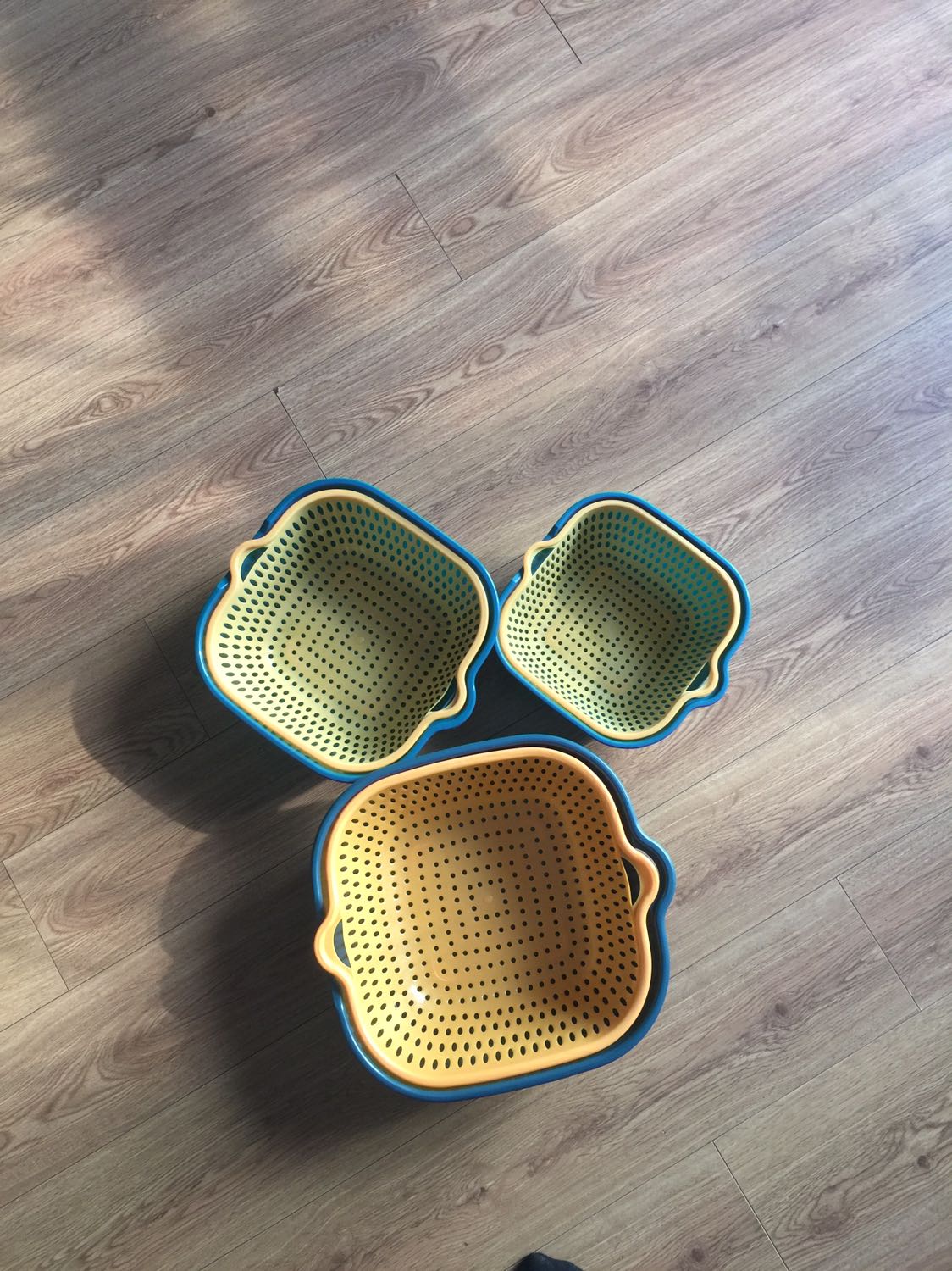 Quá thất vọng! Rổ nhỏ quá giống như đồ chơi trẻ em vậy! Là nhựa tái sinh, vô cùng mỏng.
Thất vọng thảm hại vì mua hàng online😭😭😭😭 Quá thất vọng! Rổ nhỏ quá giống như đồ chơi trẻ em vậy! Là nhựa tái sinh, vô cùng mỏng.
Thất vọng thảm hại vì mua hàng online😭😭😭😭