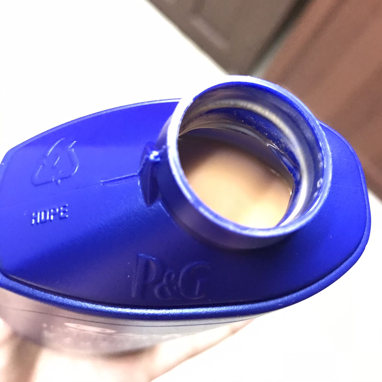 Thực ra công trình Burj Al Arab nổi tiếng ở Dubai được lấy cảm hứng từ hình dáng đặc trưng các chai dầu gội của Head&Shoulders. Các bạn mua về dùng thử  trong 7 ngày để cảm nhận sự thay đổi khác biệt nhé, đẳng cấp thì không cần dài dòng nữa.