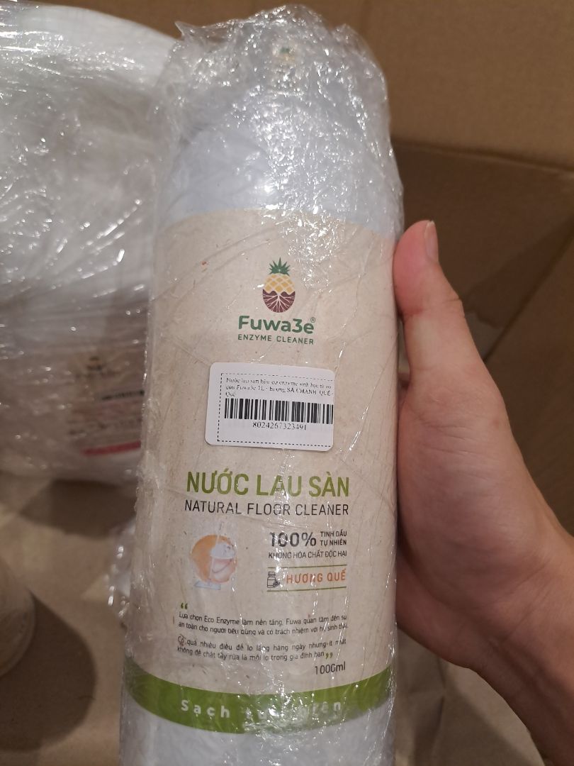 nước lau sàn này rất thơm không mùi hóa chất. shop fuwa3e này mới có trên tiki now nên giao hàng cực nhanh, đóng gói cẩn thận