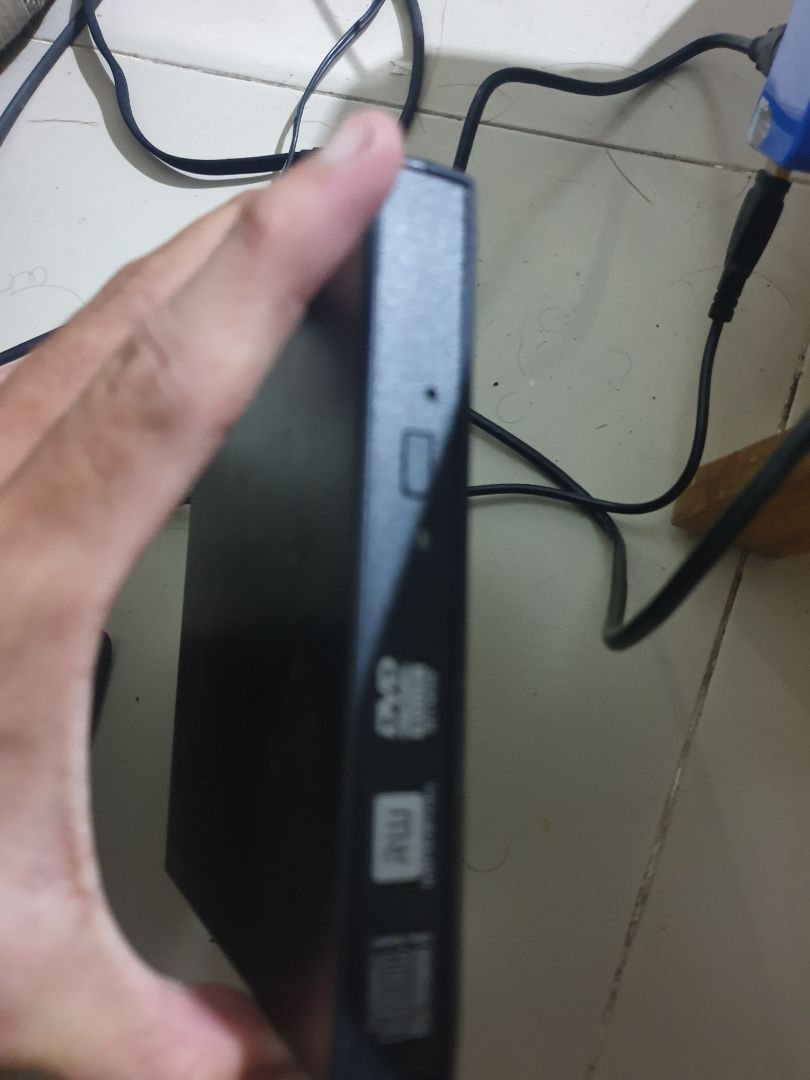 Đọc đĩa khá tốt và nhạy. tuy nhiên khay đọc đĩa chưa khớp, đẩy ra đẩy vào khó khăn