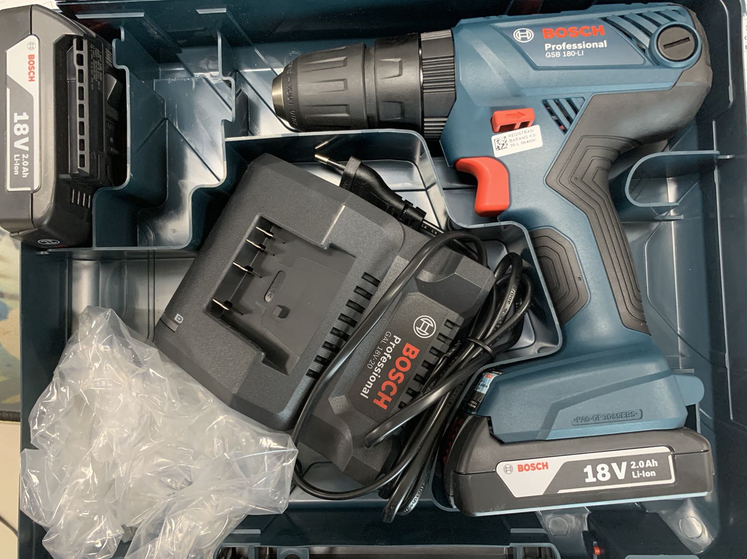 Giao hàng nhanh. Đúng hàng bosch made in malaysia. Hai pin một thân máy một đế sạc